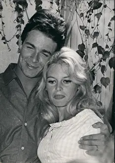 Mairie: Brigitte Bardot and Jacques Charrier get married