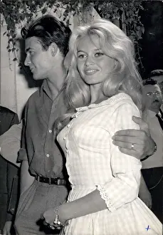 Mairie: Brigitte Bardot and Jacques Charrier get married