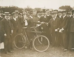 Britains: Britain's first aerial mail arrives at Windsor