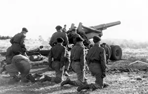 Hohne: British artillery during practice shooting