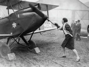Spooner: The british aviatrix Winifred Evelyn