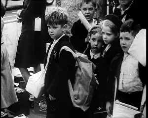 Evacuees: British Child Evacuees Standing on a Pavement