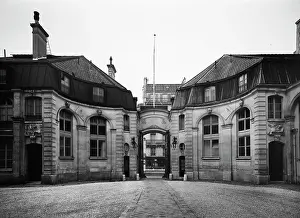 Fauborg: British Embassy in Paris