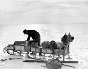 Loads: British expedition to the North Pole in 1931
