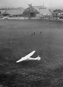 Hangars: The British glider pilot Joan Meakin