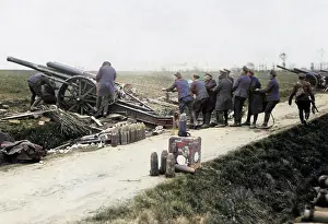 Pound: British gunners setting up 60-pounder, Western Front, WW1