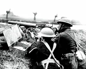 Carousel: British machine gunners on guard, WW1