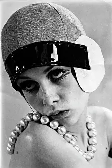 Eyelashes: British Model Twiggy Lawson 1949 -