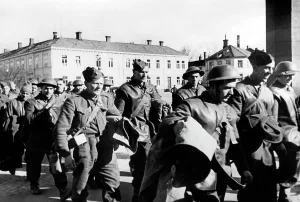 Trondheim: British prisoners of war in a German internment camp in Tron