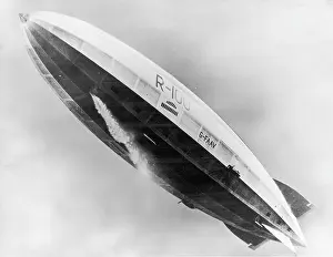 Wallis: British R100 airship in flight