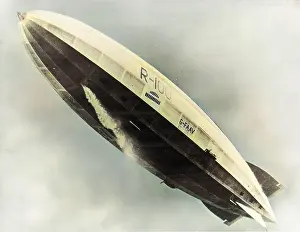 Wallis: British R100 airship in flight