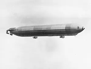 Pulham: British rigid airship No. 9 in flight, WW1