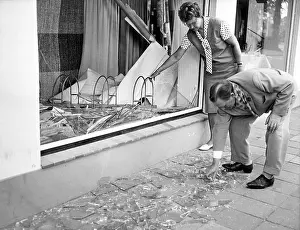Excesses: British soldiers devastate German town
