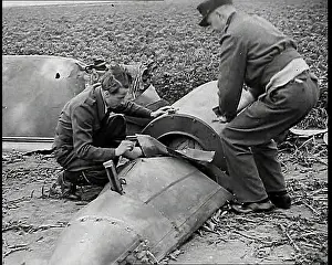 Vsv1: British Soldiers Inspecting the Remains Of