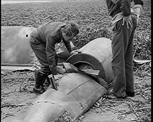 Vsv1: British Soldiers Inspecting the Remains Of