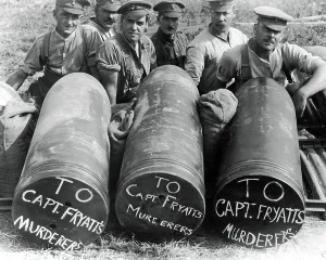 Murderers: British soldiers with three large shells, WW1