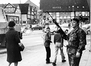 Intensify: British soldiers secure buildings of their armed forces