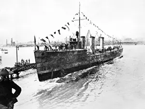 Prewar: British torpedo boat destroyer launching, Southampton