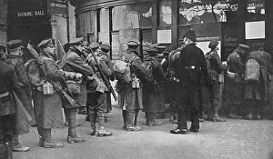 Booking: British troops arrive from the trenches at Waterloo Station