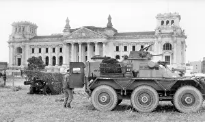 Intensified: British troops in front of Reichstag in Berlin