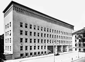 Clemens: Broadcasting building in Vienna, 1938