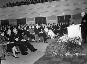 Hanke: Broadcasting director Dr. Glasmeier during a speech, 193
