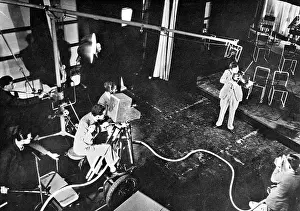 Alternate: Broadcasting a violin recital with sound and vision