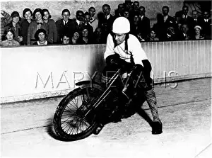 Iceskating: BROADSIDING ON ICE