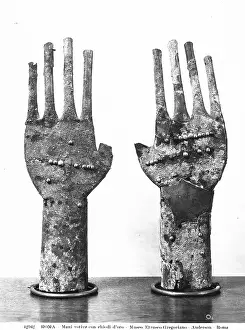 Gregorian: Bronze hands with gold studs