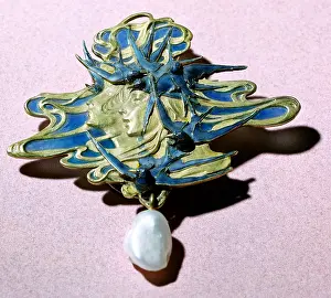 Lalique: Brooch made in Paris