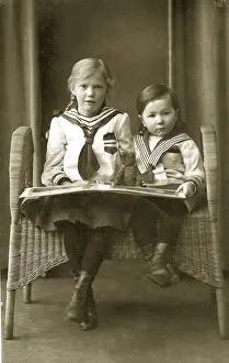 Hhistoric: Brother and sister read