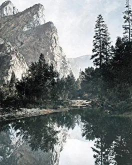 Yosemite: Three Brothers and River Merced, Yosemite