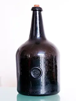 Corks: Brown gin bottle