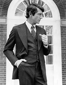 Polyester: Brown wool and silk three-piece suit is ?