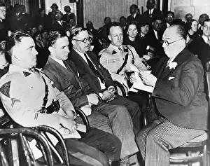 Flemington: Bruno Hauptmann (2nd from felt) sitting between