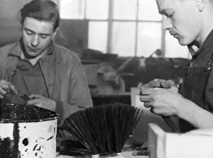 Knotting: BRUSH MAKING