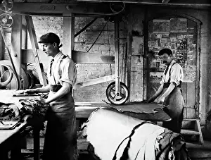 Brushing: Brushing, leather production