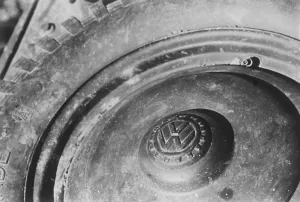 Volkswagen: Bucket car hubcap, 1941