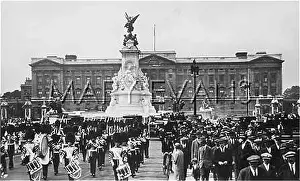 Banging: BUCKINGHAM PALACE 1920S