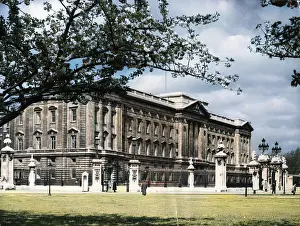 Ofcolourisedpic: BUCKINGHAM PALACE