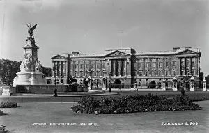 Pathways: Buckingham Palace