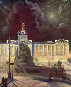 Floodlit: Buckingham Palace floodlit