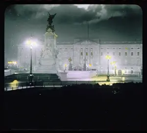 Lanter: BUCKINGHAM PALACE/LANTER