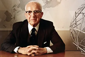 Buckminster: Buckminster Fuller 1940's with his Bomb ?