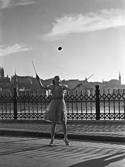Diabolo: BUDAPEST GIRL PLAYING