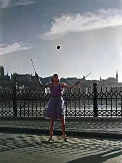 Diabolo: BUDAPEST GIRL PLAYING