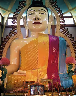 Pht001: Buddha Statue in the Temple of 1, 000 Lights is