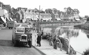 Bude: Bude, Bus on the Strand c1950