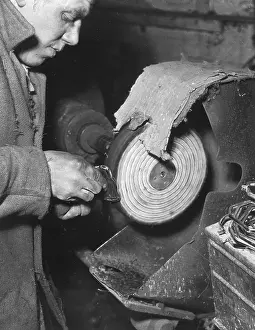 Buffing: BUFFING HANDBAG FRAMES
