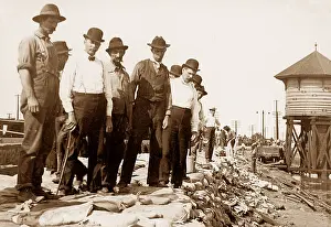Dikes: Building flood protection dikes St. Louis USA early 1900s